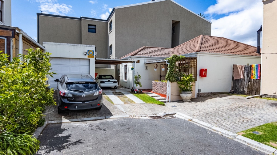 3 Bedroom Property for Sale in Wynberg Western Cape